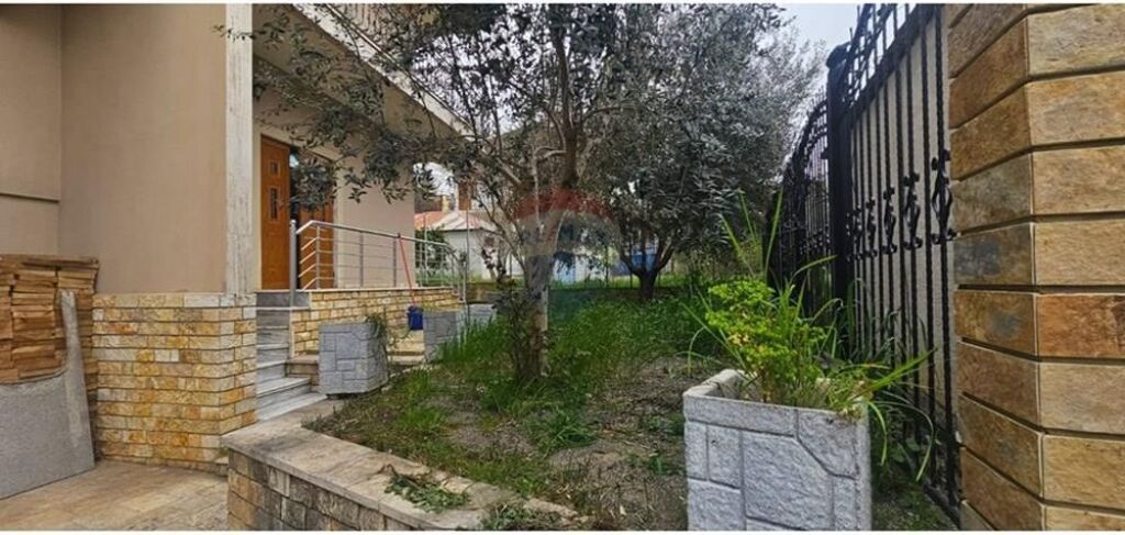 First floor of a villa for rent in Ali Dem