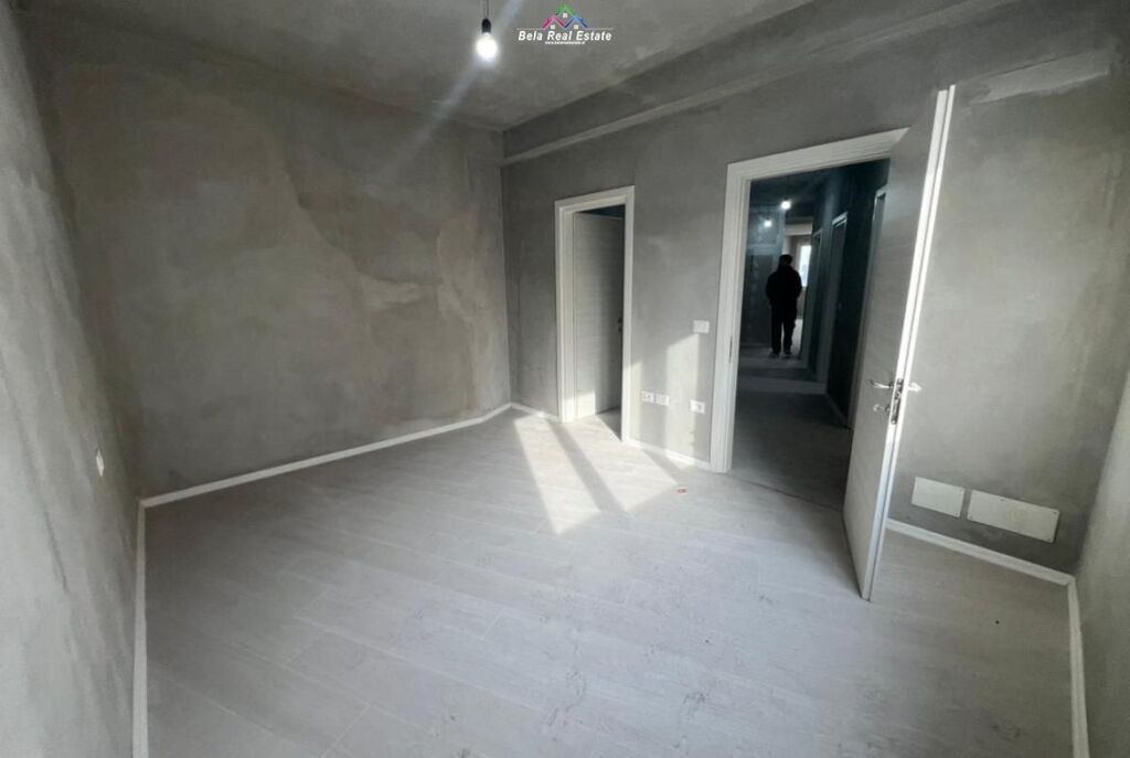 Zyre Me Qera 3+1 Ne Astir (ID BZ2966) Tirane