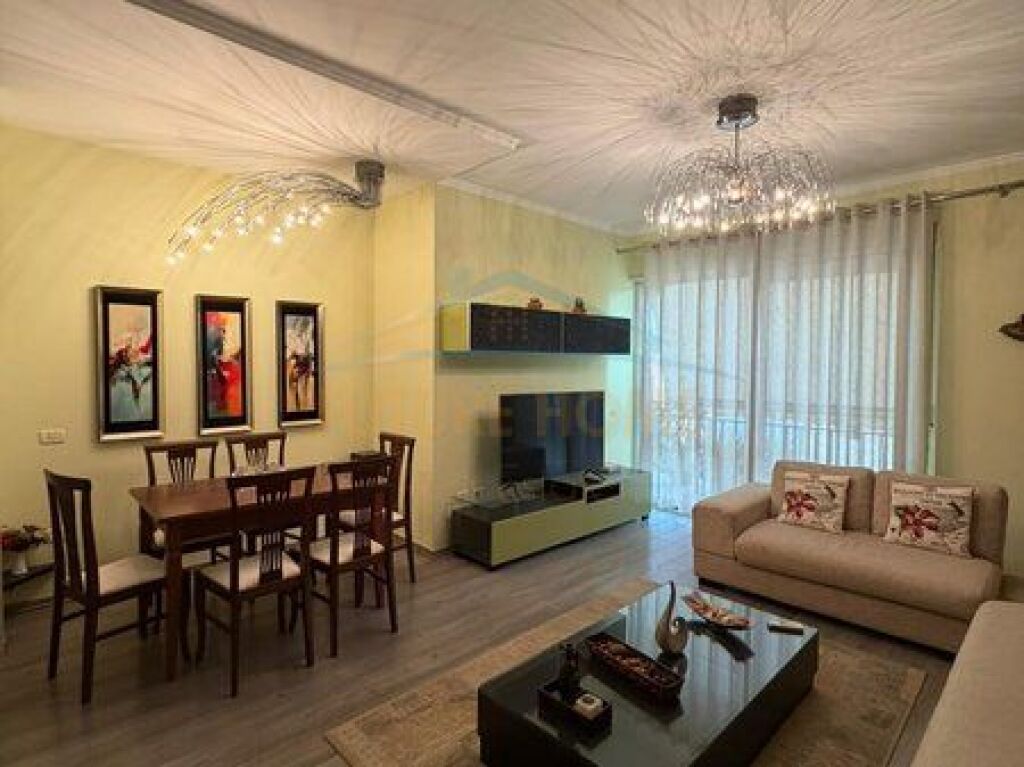 Shitet, Apartament 2+1+Depo, Rruga e Barrikadave, Tiranë