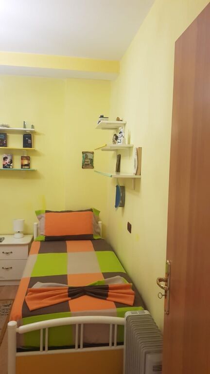 🏢Tek Bulevardi Zogu I,jepet me qera apartament,2+1,i mobiluar.70,000Leke