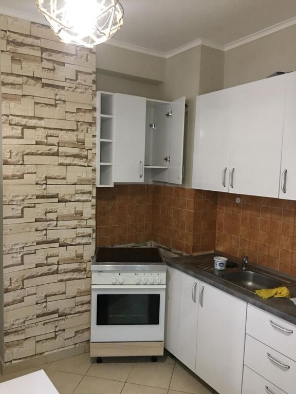 Garsoniere me qera ne Astir tek Market Diambe