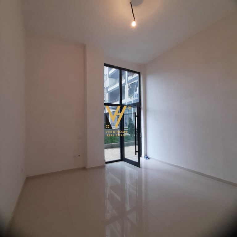 SHOP FOR RENT 25 M2 IN KINOSTUDIO 25,000 LEKE