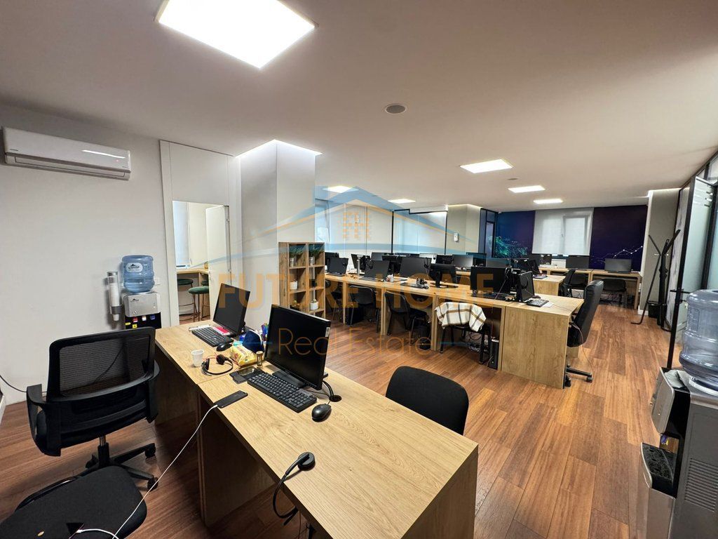 Shitet, Apartament 2+1+Depo, Rruga e Barrikadave, Tiranë
