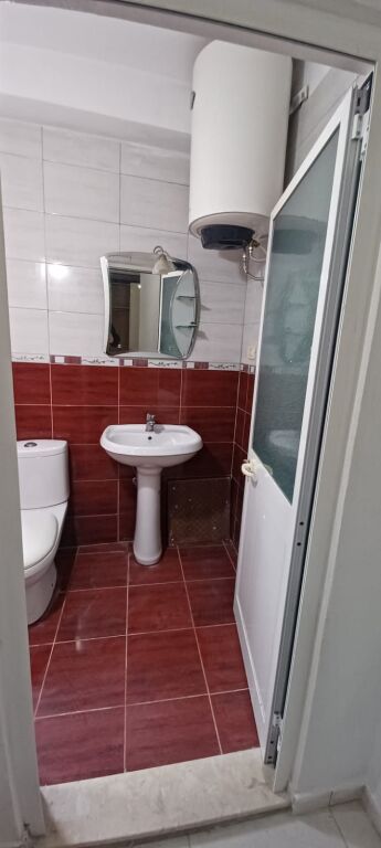 In affitto 3+2 vuoto a xhomllik 38000 lek