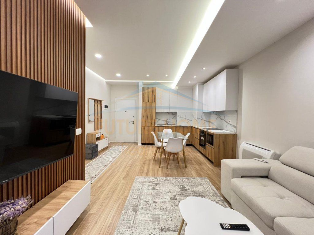 Shitet, Apartament 1+1, Kompleksi "Marga", Rruga Jordan Misja.