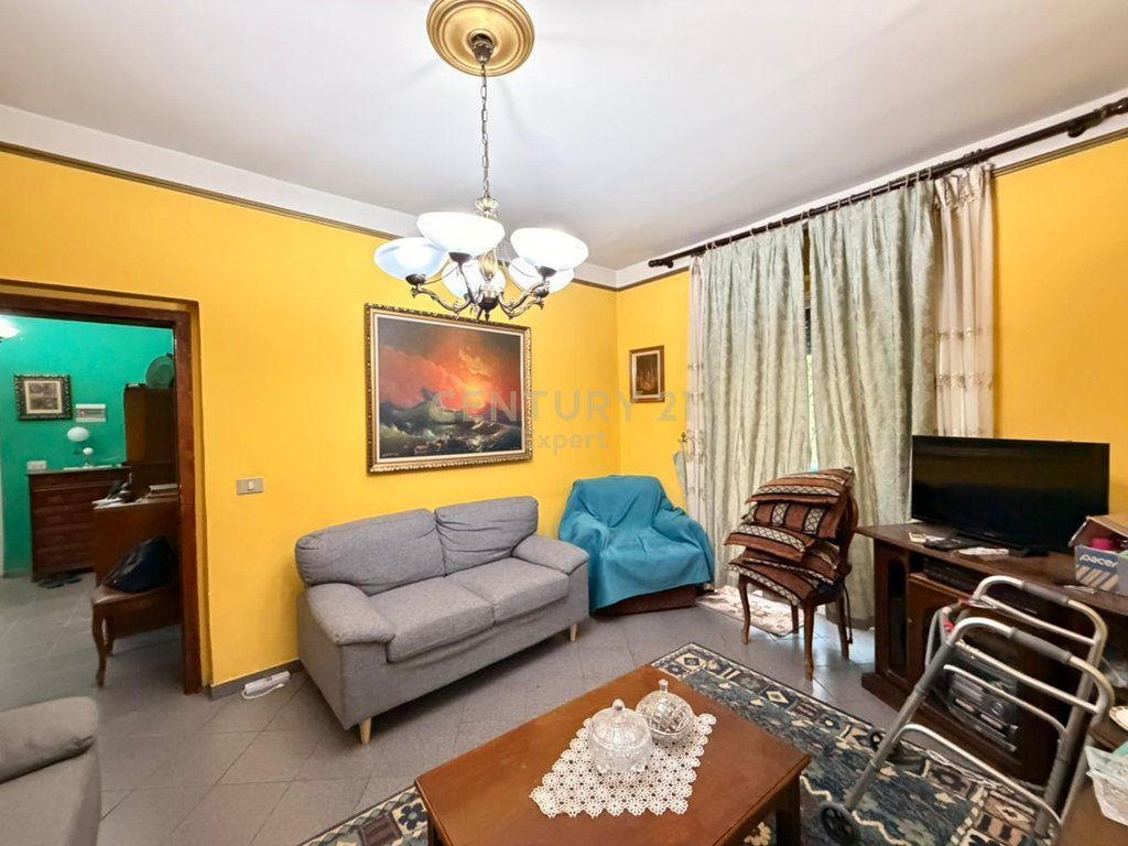 SHESIM APARTAMENT 1+1 PRANE SHKOLLES SE KUQE!! 150,000 €