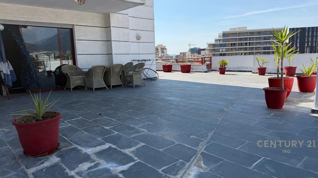 APARTMENT 2+1 NEAR PARTIZANI HIGH SCHOOL!