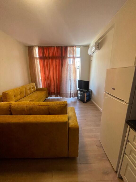 Apartament 1+1 me qira prane Pazarit te Ri!