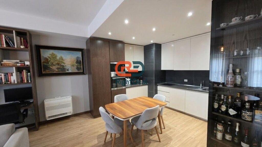 Tek Kompleksi Mangalem 21, Shitet Apartament 1+1 + Post Parkimi, Konvertohet ne 2+1, Ideal Per Banim !!!