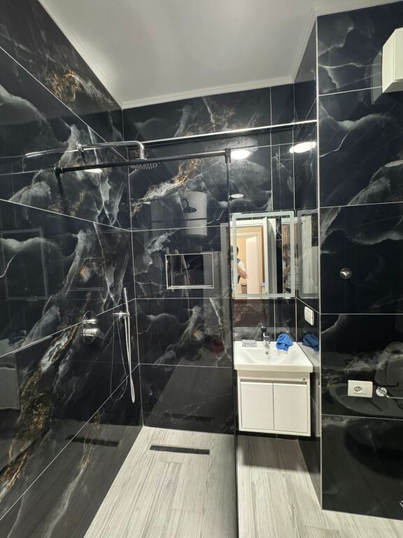 JAP ME QERA APARTAMENT 1+1 TEK URBAN GATE, UNAZA E RE