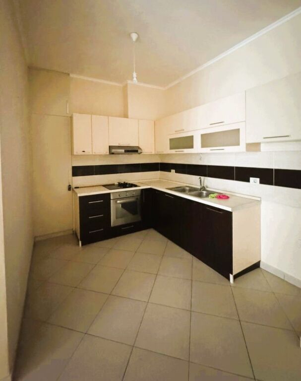 🏡 Shitet Apartament 1+1📍Komuna e Parisit, Kompleksi Kika 2