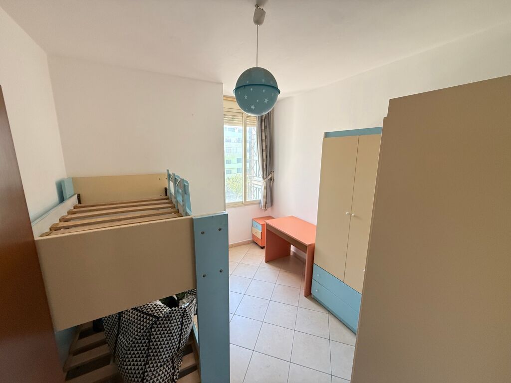Shitet apartament 2+1 ne plazh