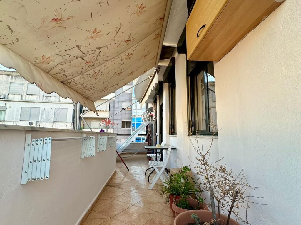 In affitto Apt 2+1+2, presso “Gjimnazi Partizani”, 800 €!