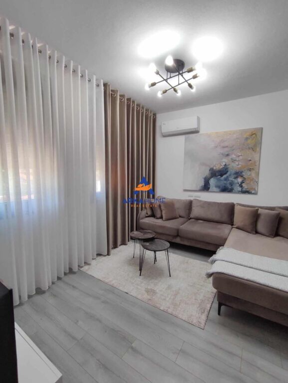 JEPET APARTAMENT 1+1 ME QERA "PRANË SPITALIT AMERIKAN 3" 500 EURO