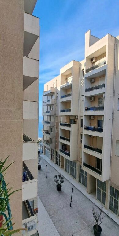 🏡 APARTAMENT ME QERA  • 2+1+2 ☎️  💰 Çmimi: 750 €neto ✅ 📍 Lokacioni: Lagja 1 Vollga