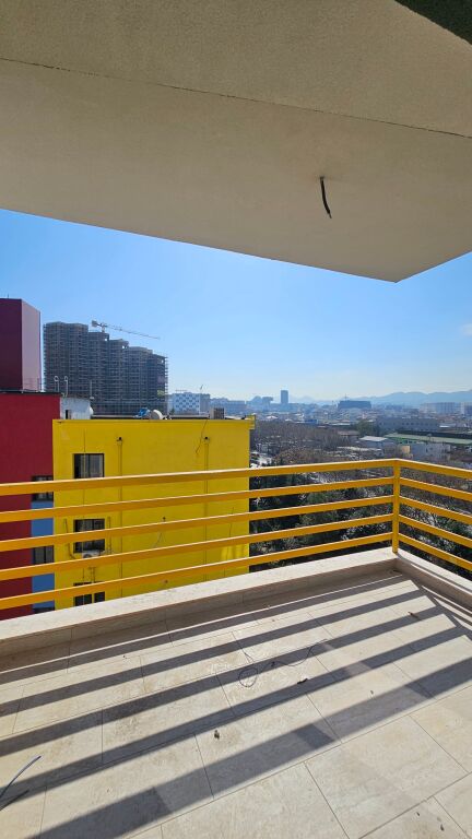 Jepet me qera Kati i Plotë - 4 Apartamente + Parkim – Laprakë