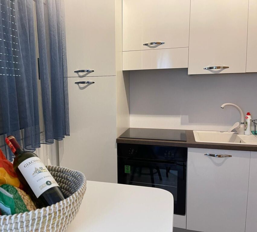 🏡 Shitet Apartament 1+1 📍 Perla Residence – Gjiri i Lalzit