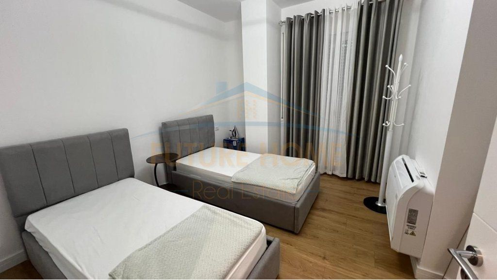 Jap Apartament me qera,  2+1+2, Rruga 5 Maji