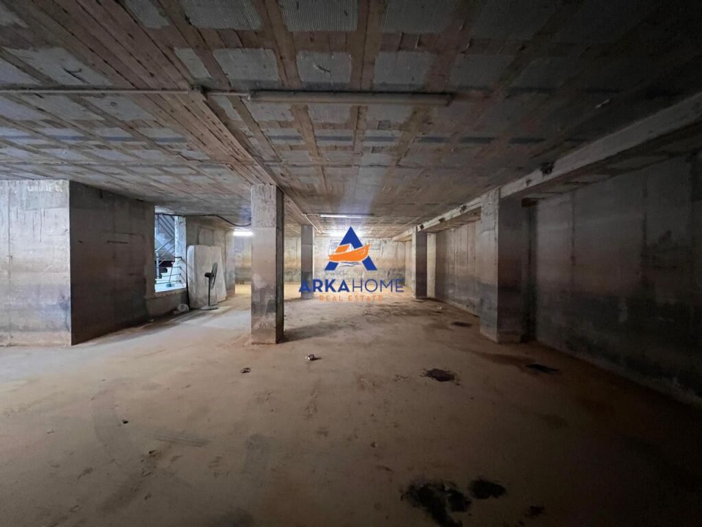 VENDESI 6 GARAGE 320M2 "QERRET" 200.000 EURO