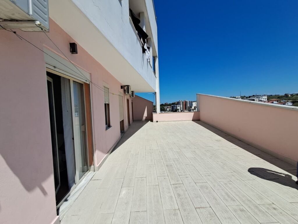 SHITET APARTAMENT 2+1 ME VERANDË 97 M² NË PLEPA
