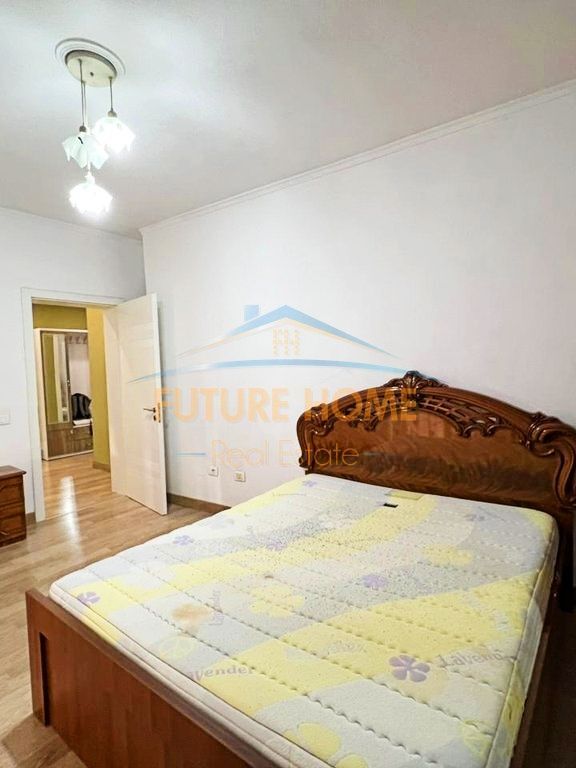 Shitet, Apartament 2+1, Rruga e Durrësit, Tiranë.