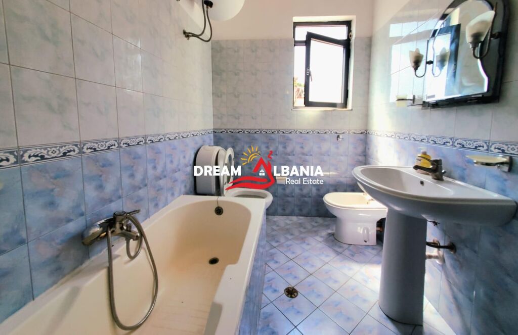 The second floor of a villa is for rent on Durres Street near Hotel Koloseu (ID 4251451)