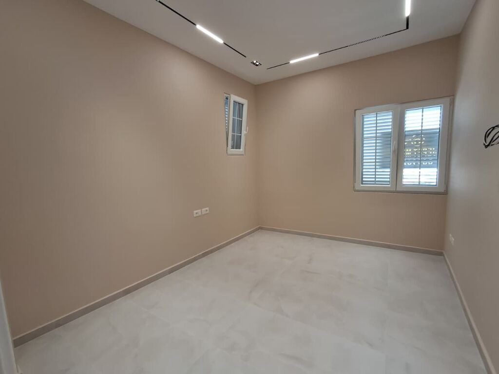 JEPET ME QIRA AMBJENT BIZNESI 129 M² NË DURRËS