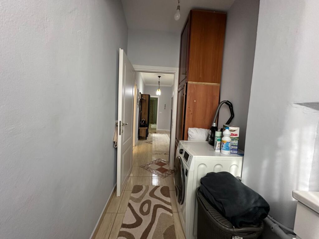 Jepet me qera apartament 3+1 ne Vasil Shanto