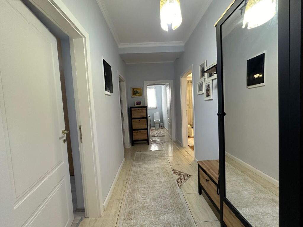 Jepet me qera apartament 3+1 ne Vasil Shanto