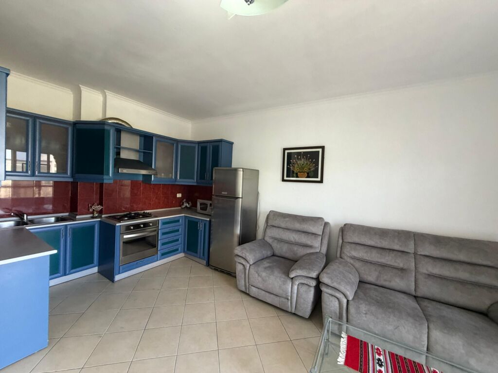 Shitet, Apartament 2+1+2 Tualete, Pranë Hotel Adriatik Plazh– Durrës.