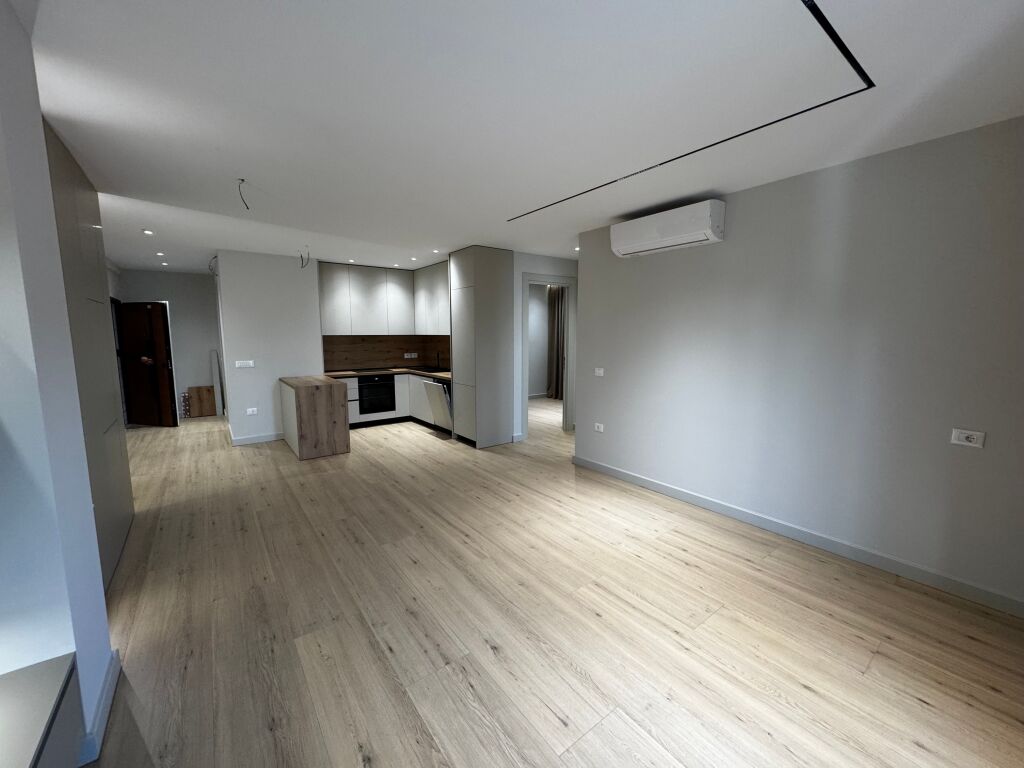 Shitet apartament 2+1 te liqeni thate