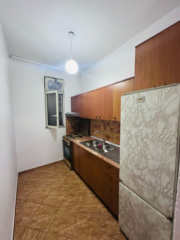 1+1,godine private,eri petrol zog i zi,360 mije leke
