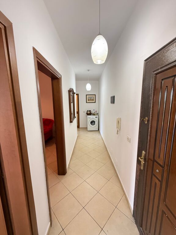 Shitet apartament 2+1 ne plazh