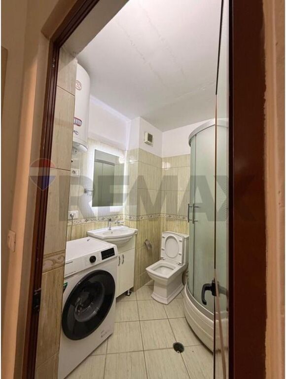 Apartament - Për Shitje - Tregu Elektrik I Ri, Tiranë