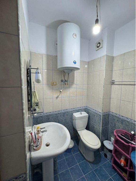 Shitet, Apartament 3+1+2, Unaza e Re,Tirane 185,000 €