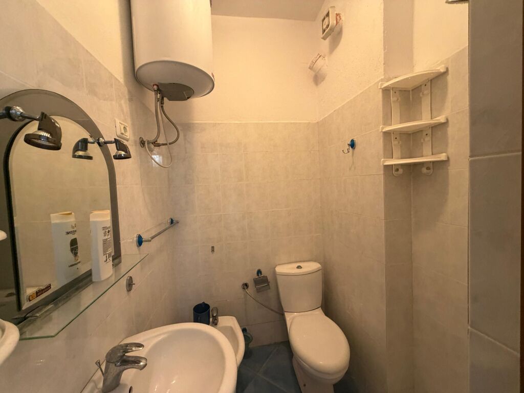 Shitet, Apartament 2+1+2 Tualete, Pranë Hotel Adriatik Plazh– Durrës.