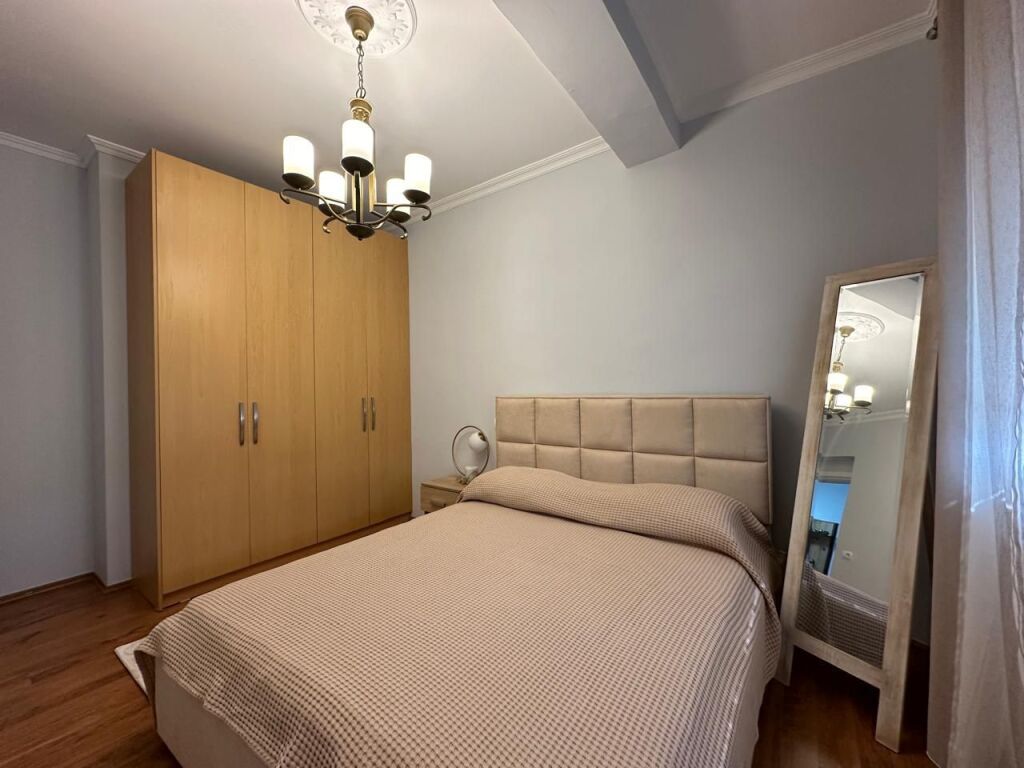 Jepet me qera apartament 3+1 ne Vasil Shanto