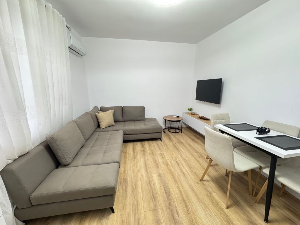 APARTAMENT 1+1 PER QIRA NE QENDER