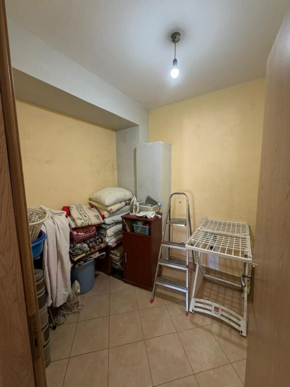 Rent, Apartment 2+1+ Storage, Paris Commune, Tirana. Empire69391