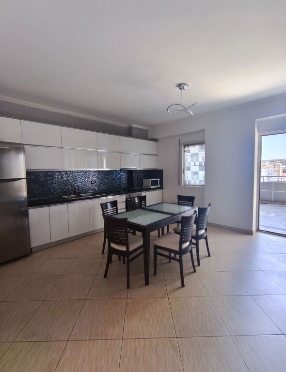 Apartament për Shitje 120 m² + Verandë 50 m² në Durrës, Stacioni i Trenit - Me Mobilim &amp; Garazh