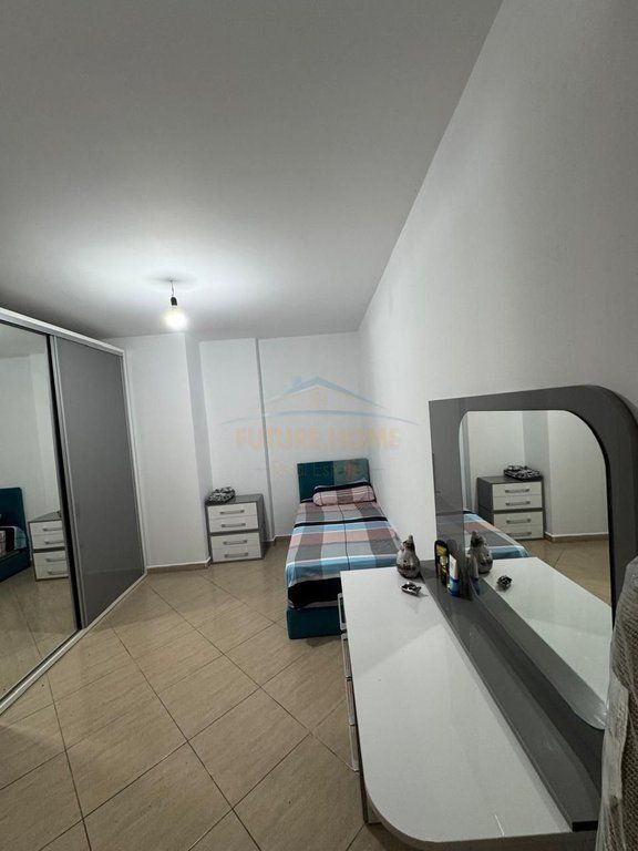 Shitet, Apartament 3+1+2, Unaza e Re,Tirane 185,000 €