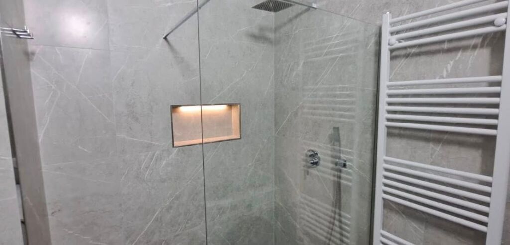 🏡 APARTAMENT ME QERA  • 2+1+2 ☎️  💰 Çmimi: 750 €neto ✅ 📍 Lokacioni: Lagja 1 Vollga