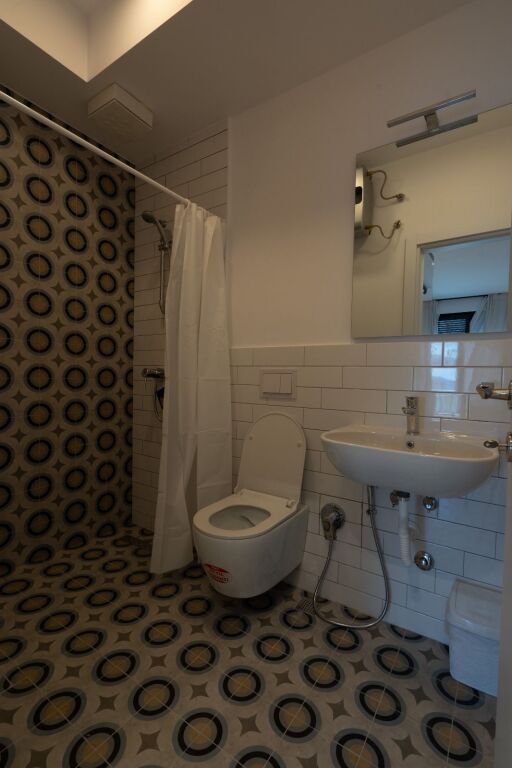 Shitet Apartament 1+1