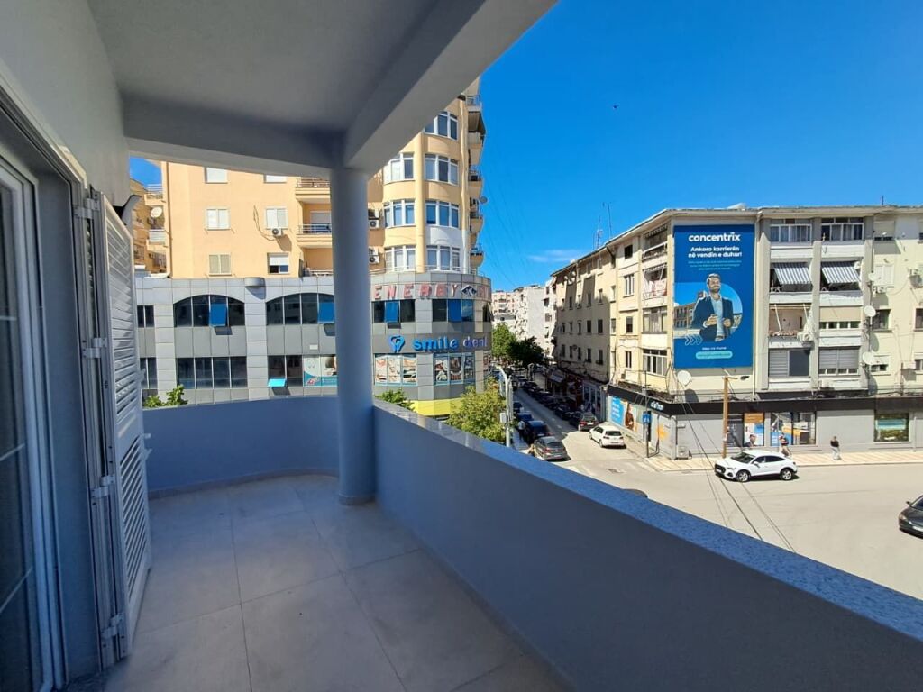JEPET ME QIRA AMBJENT BIZNESI 129 M² NË DURRËS