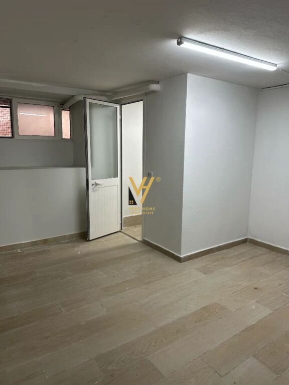 BUSINESS PREMISES 16 M2 FOR RENT NEAR DINAMO STADIUM 300 EURO
