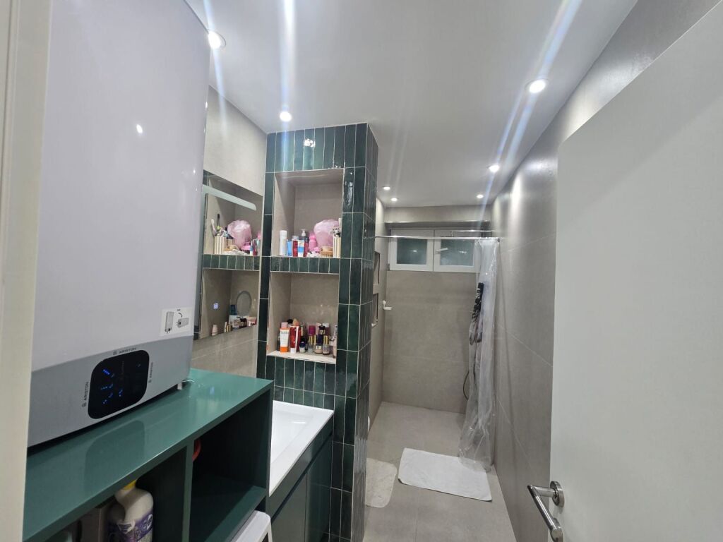 SHTEPI NE SHITJE - RR ARKITEKT KASEMI, PERBALLLE BANKA TIRANA, TEK BRRYLI, BRENDA UNAZE