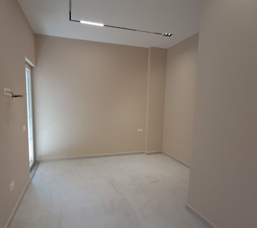 JEPET ME QIRA AMBJENT BIZNESI 129 M² NË DURRËS