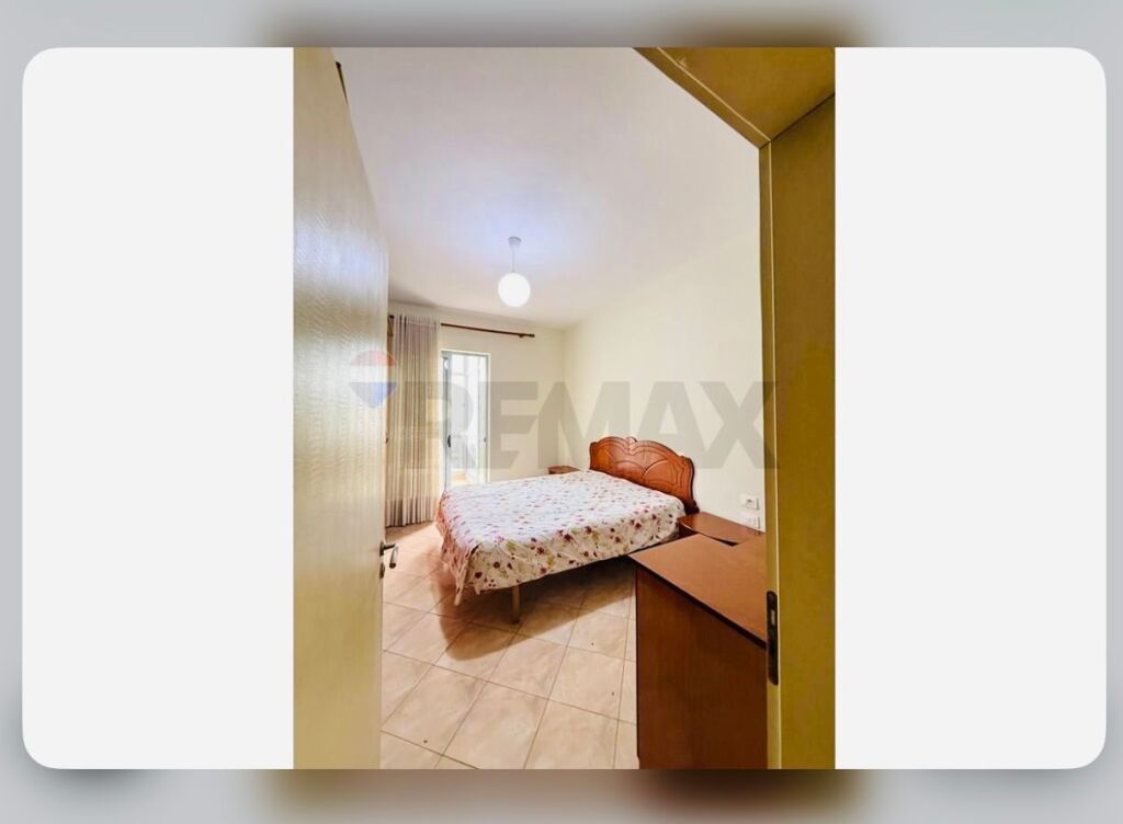 🏡 Shitet Apartament 1+1 – Pranë Tregut të Ri Elektrik, Rr. Ali Demi