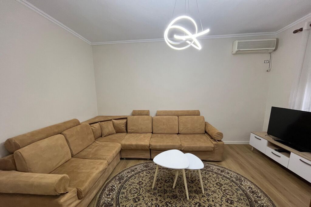 Qera | Apartament 2 + 1 | Rruga Myslym Shyri | 650 €/muaj