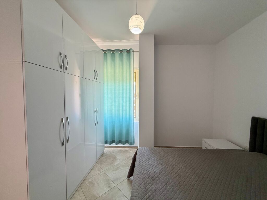 Qera afatgjate apartament 1+1 ne plazh iliria